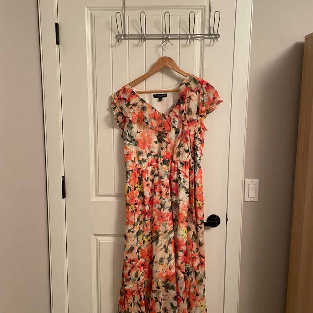Floral short sleeve dress, very attractive